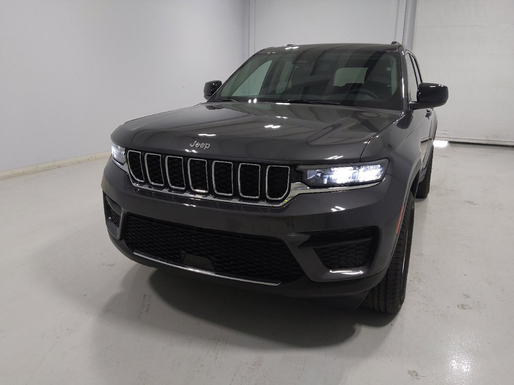 Used 2023 Jeep Grand Cherokee Laredo w/ Luxury Tech Group I AWD/4WD image 15