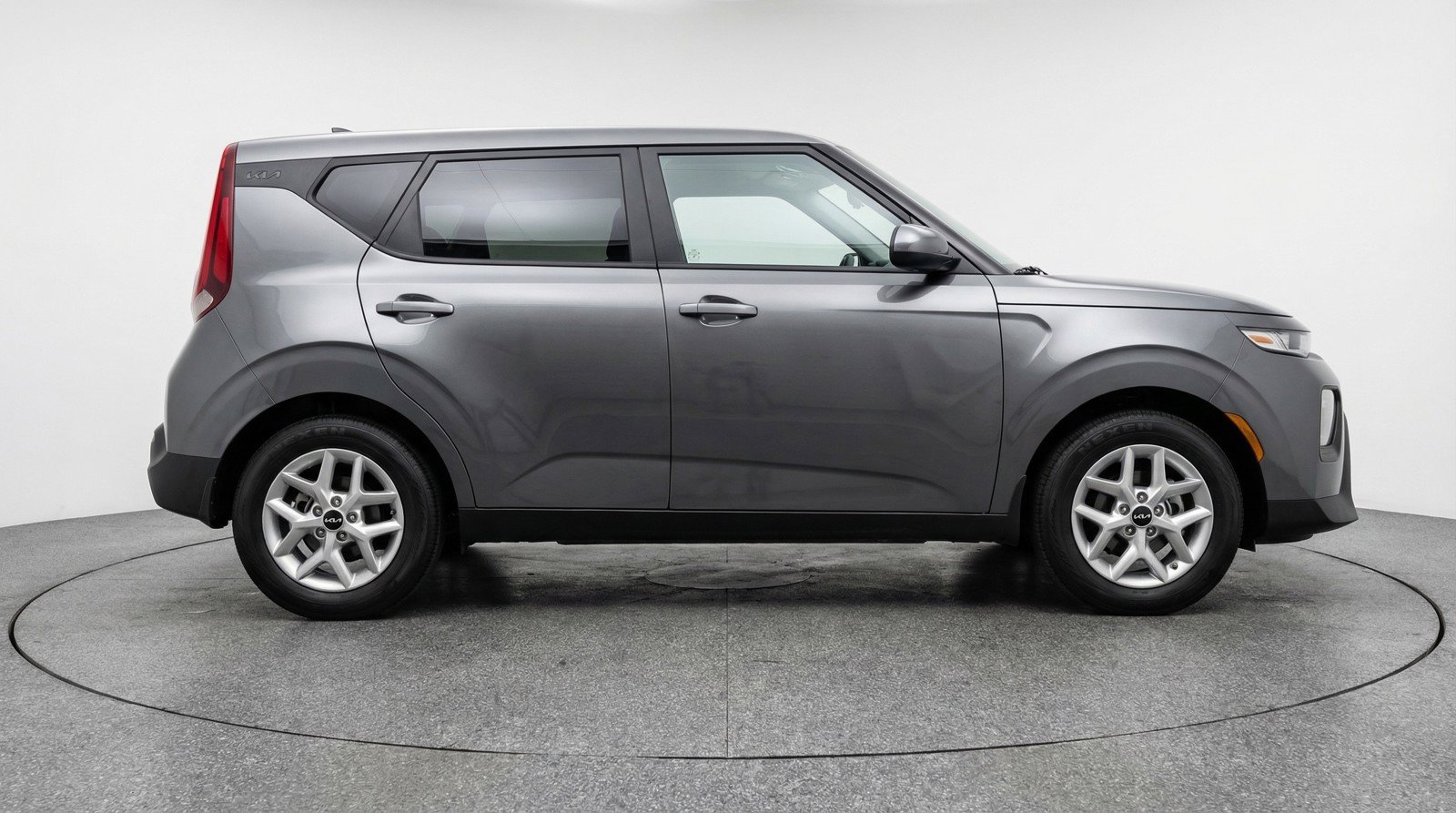 Used 2025 Kia Soul LX w/ LX Technology Package FWD image 11