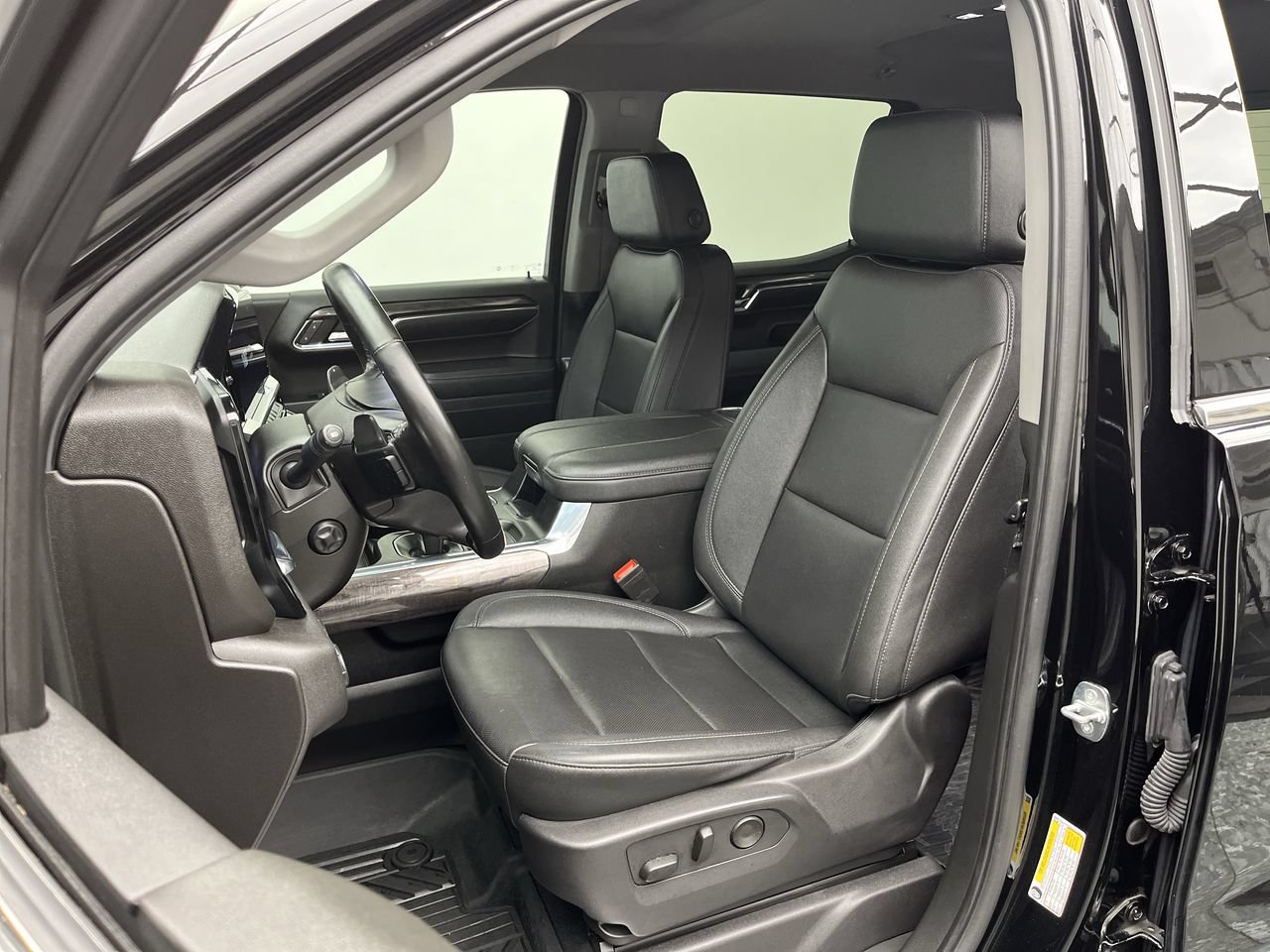 Certified 2024 Chevrolet Silverado 1500 LTZ AWD/4WD image 10