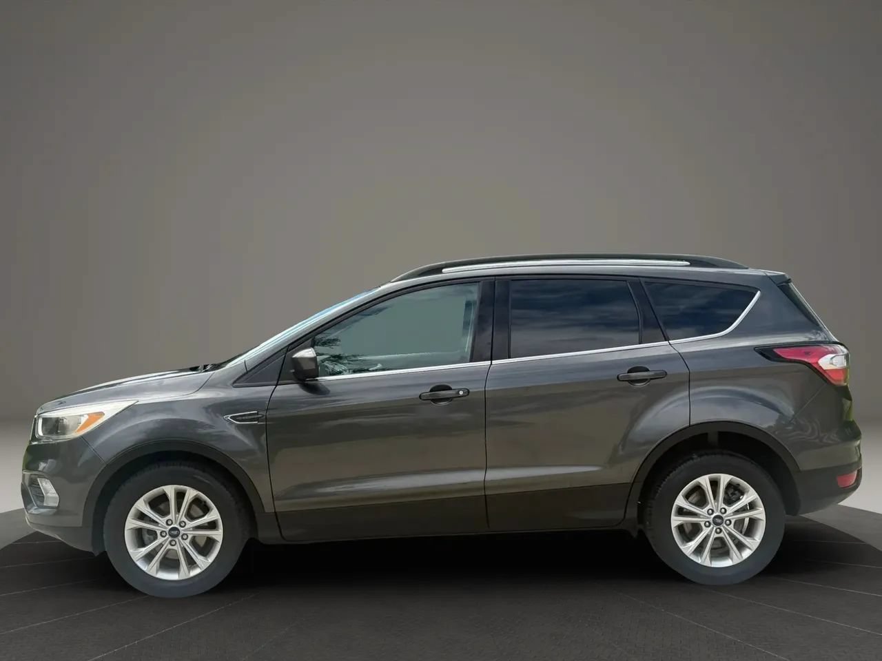 Used 2018 Ford Escape SE FWD image 6