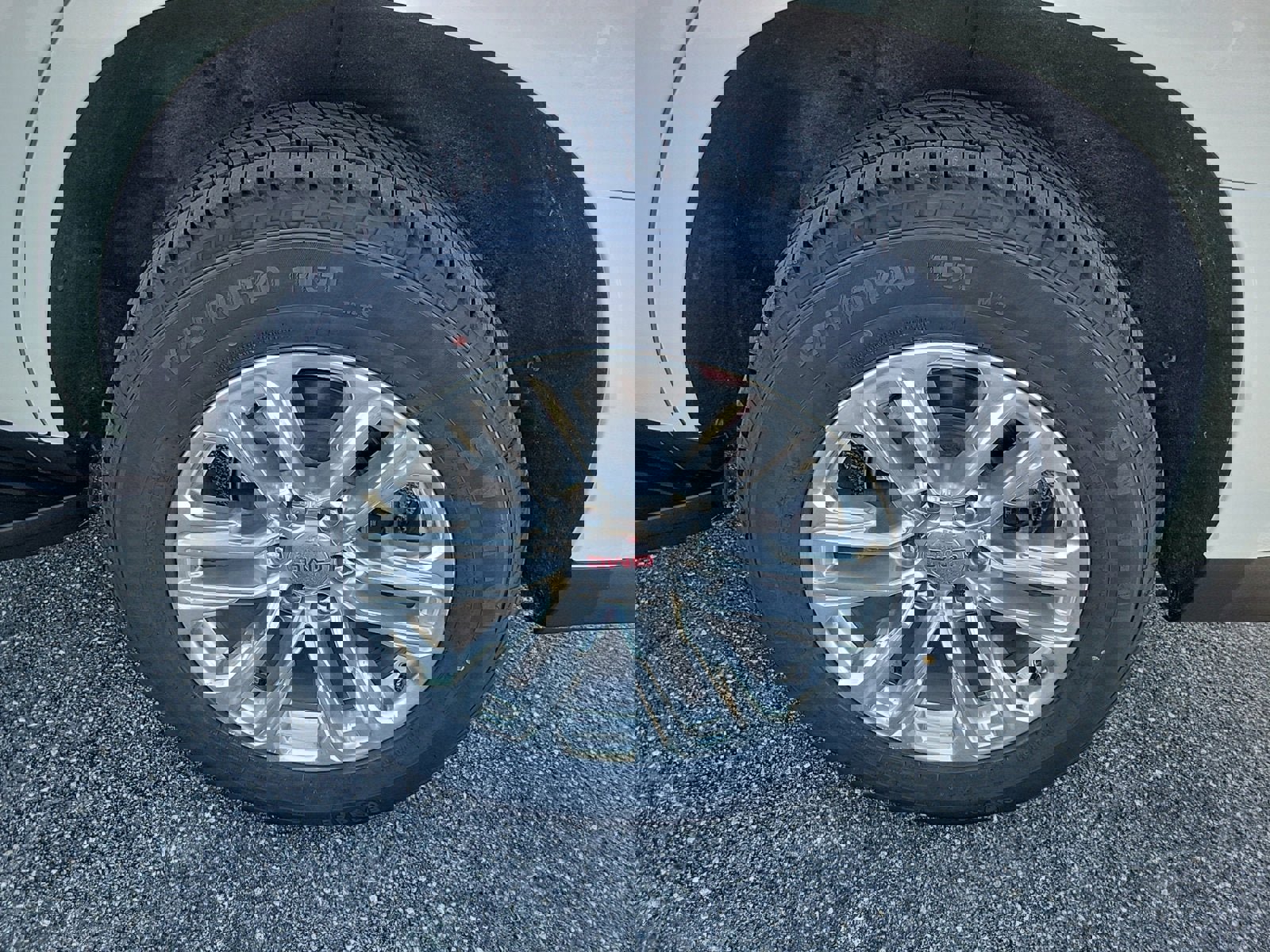 Used 2023 GMC Yukon SLT w/ SLT Premium Package image 9