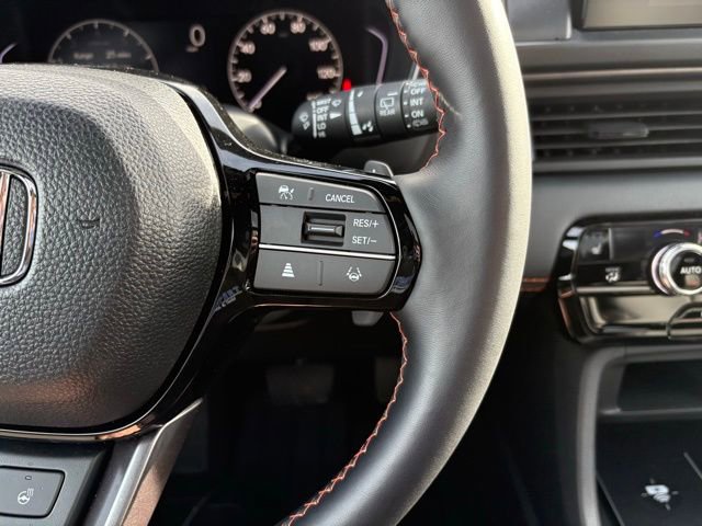 Used 2025 Honda Pilot TrailSport image 16