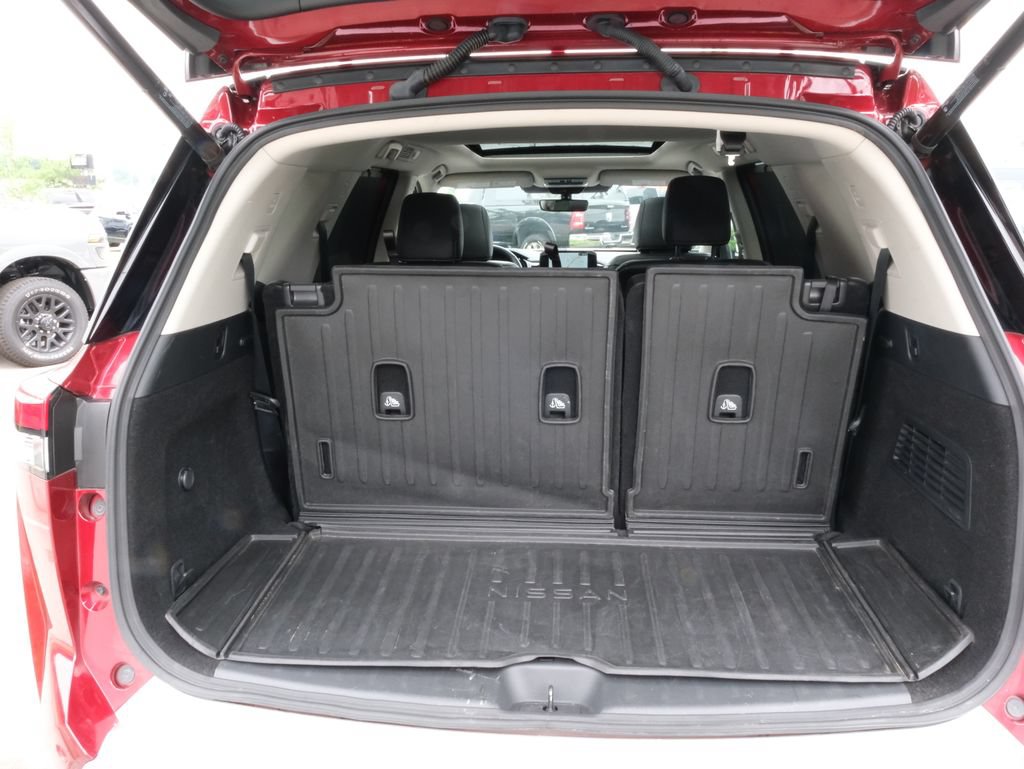 Used 2025 Nissan Pathfinder Platinum AWD/4WD image 40