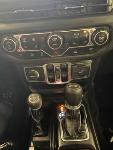 Used 2024 Jeep Wrangler Unlimited Sahara AWD/4WD image 18