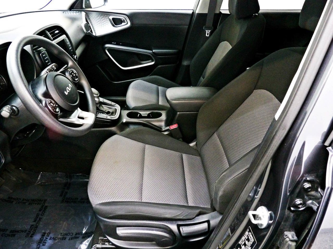 Used 2022 Kia Soul LX w/ Technology Package FWD image 8