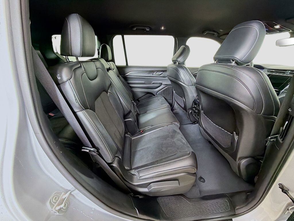 Used 2023 Jeep Grand Cherokee L Laredo image 24