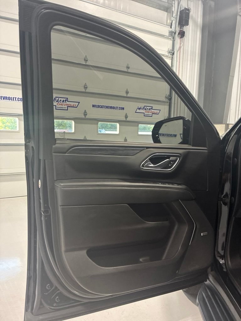 Used 2021 GMC Yukon SLT w/ SLT Premium Package AWD/4WD image 16