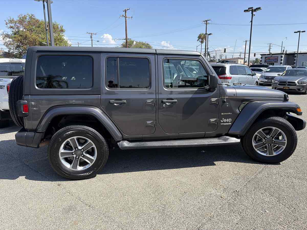 Used 2019 Jeep Wrangler Unlimited Sahara AWD/4WD image 4