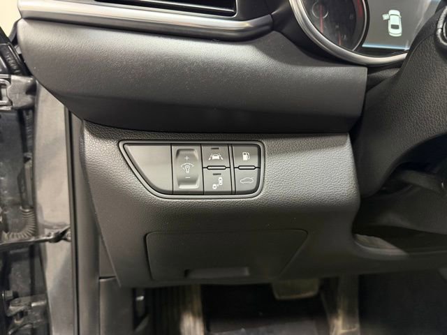 Used 2021 Genesis G70 2.0T image 17