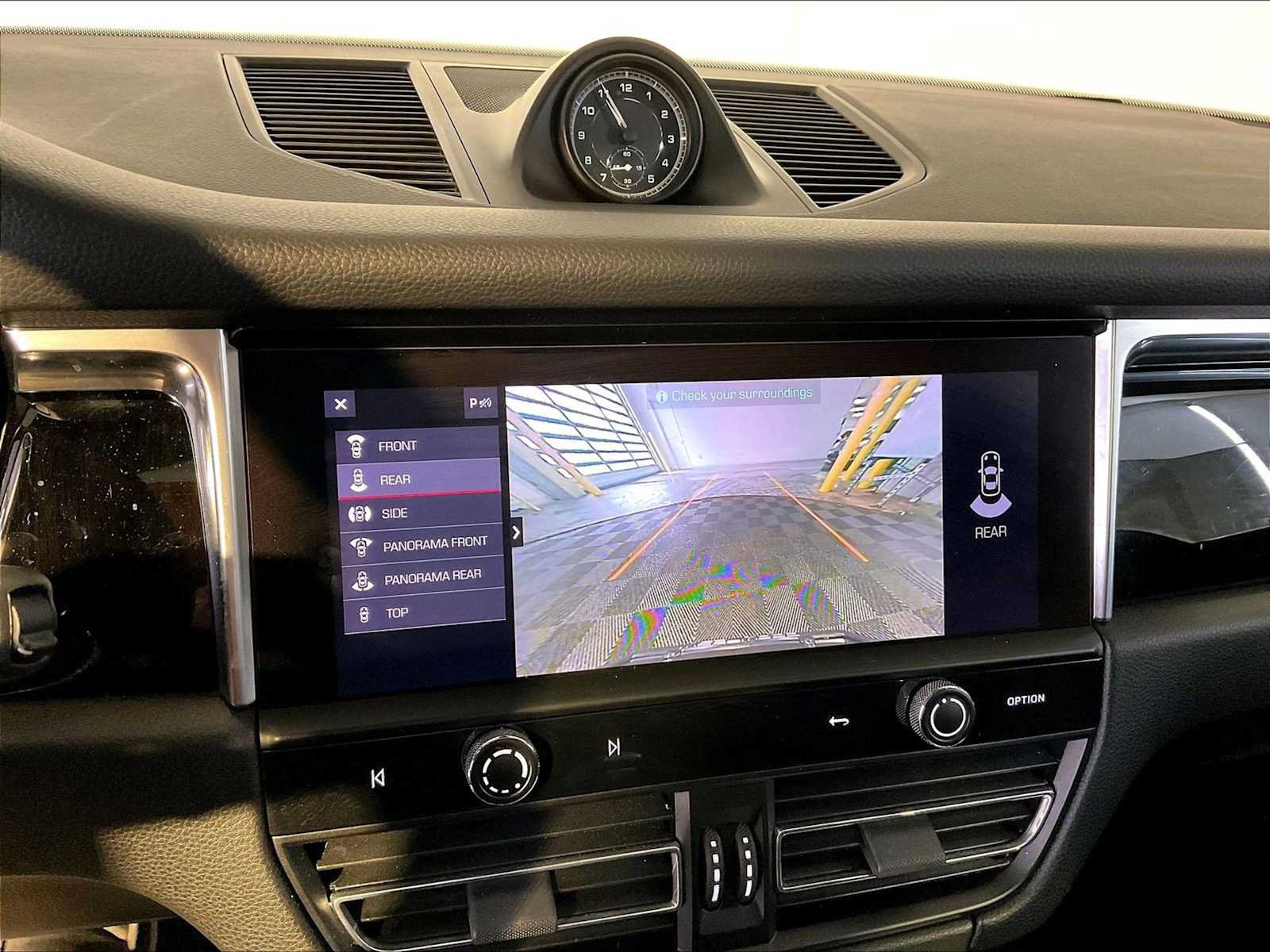 Certified 2024 Porsche Macan AWD/4WD image 31