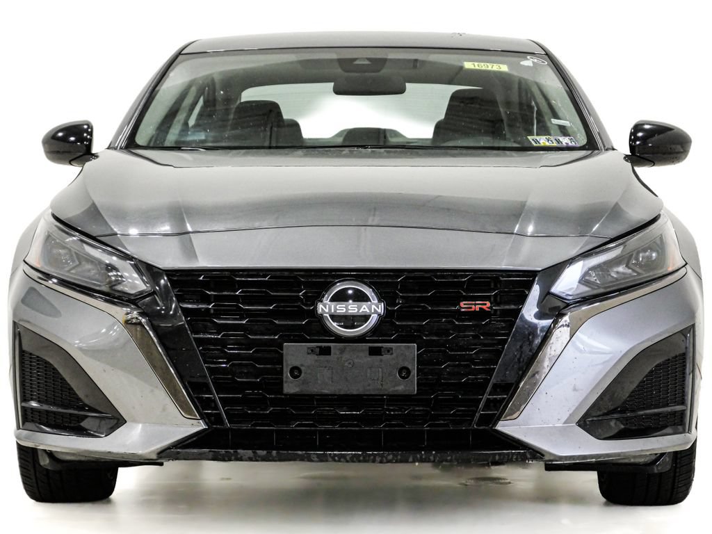 Used 2024 Nissan Altima 2.5 SR FWD image 2