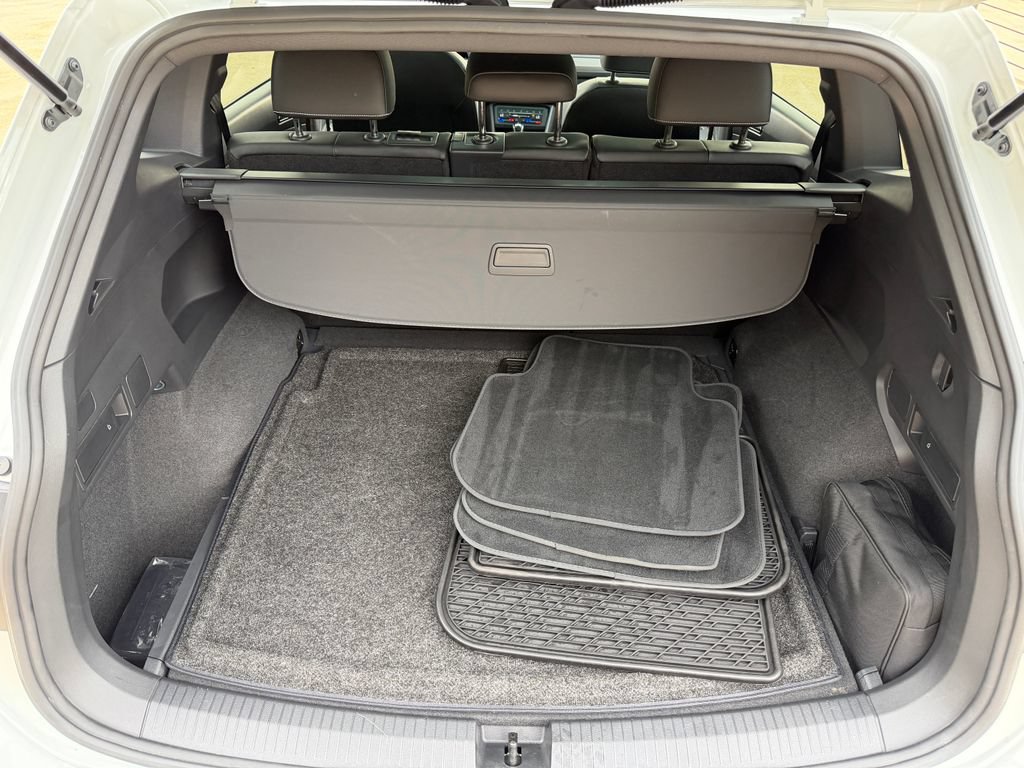 Certified 2023 Volkswagen Tiguan SE R-Line AWD/4WD image 26