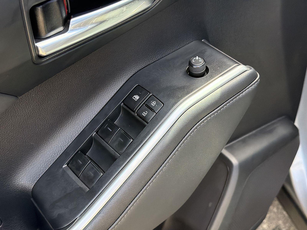 Used 2022 Toyota Highlander XLE FWD image 23