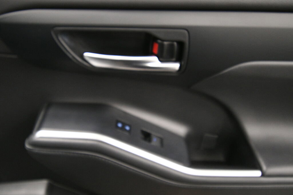 Used 2022 Toyota Highlander XSE image 32