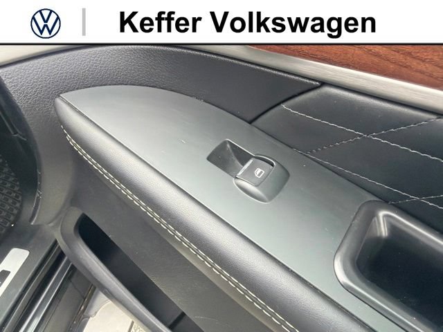 Used 2019 Ford Explorer Platinum AWD/4WD image 38