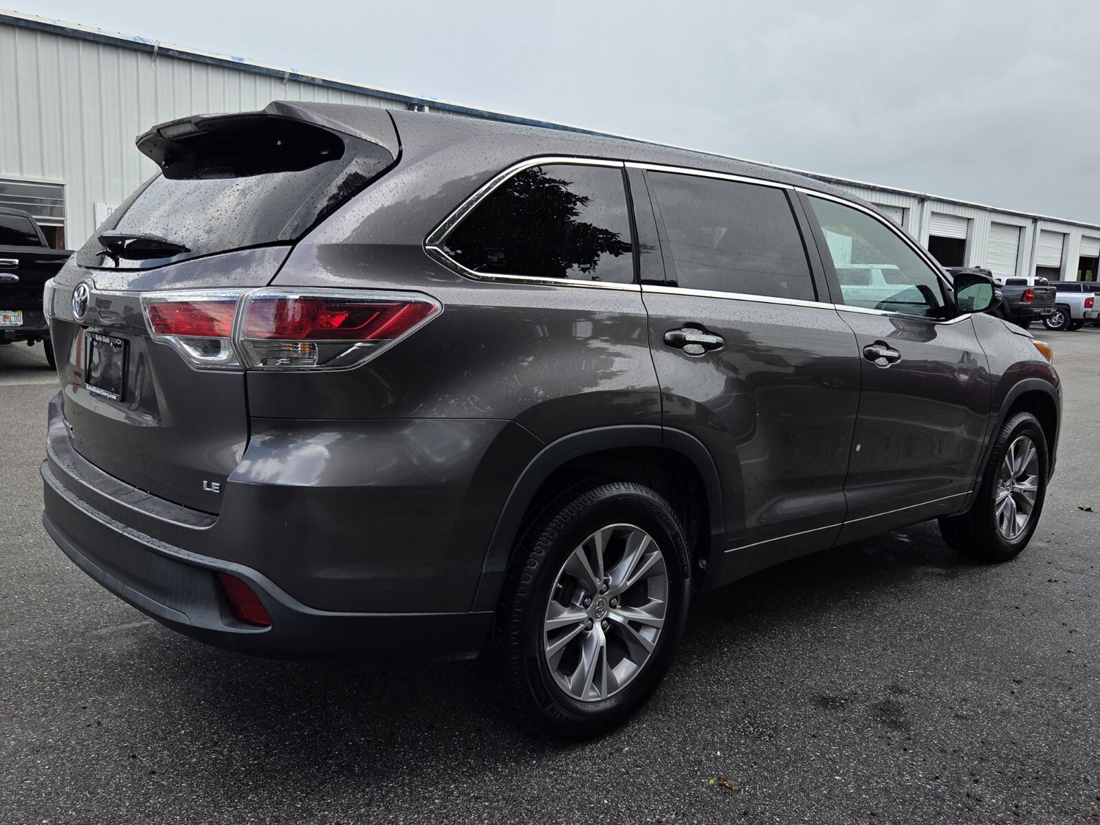Used 2015 Toyota Highlander Plus FWD image 5