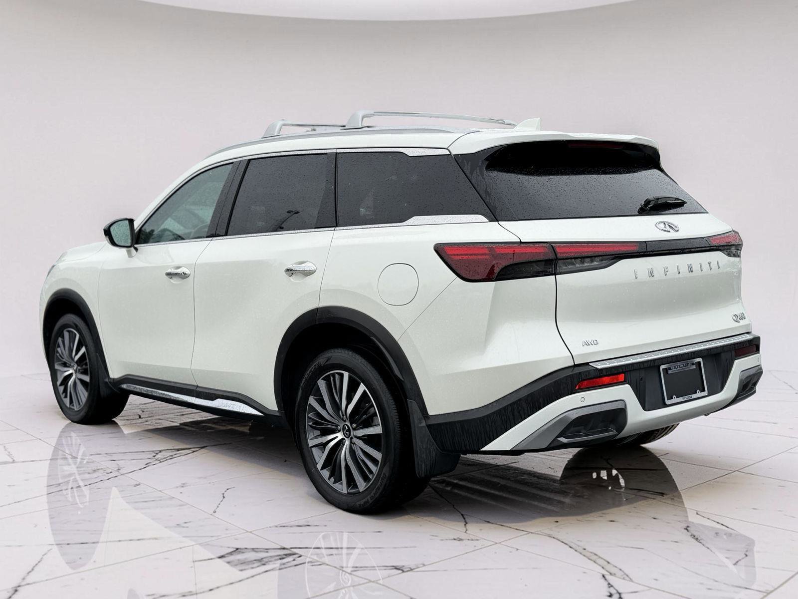 Used 2023 INFINITI QX60 Sensory w/ Vision Package AWD/4WD image 4