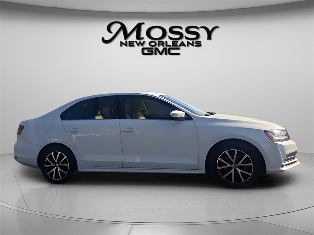 Used 2017 Volkswagen Jetta SE image 3