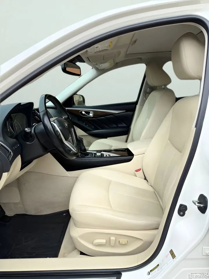 Used 2018 INFINITI Q50 Luxe w/ Essential Package (3.0T Luxe) RWD image 13
