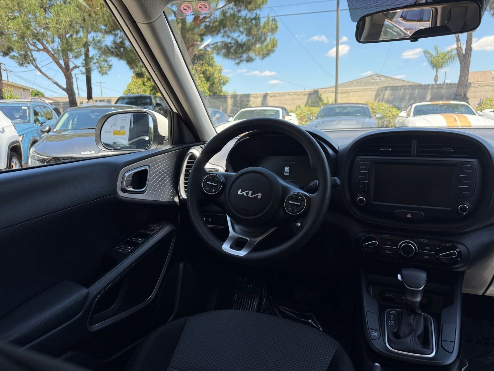 Used 2025 Kia Soul LX w/ LX Technology Package FWD image 30