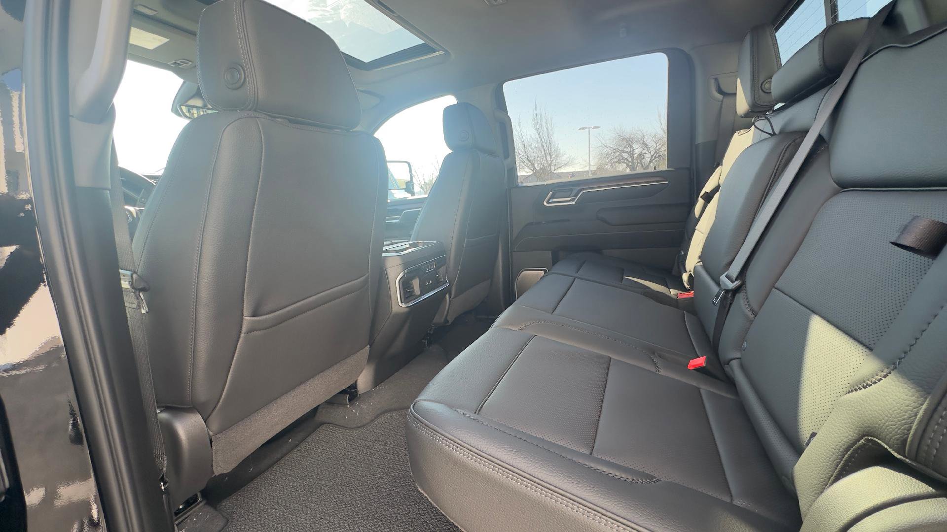 New 2026 GMC Sierra 2500 Denali w/ Denali Reserve Package image 9