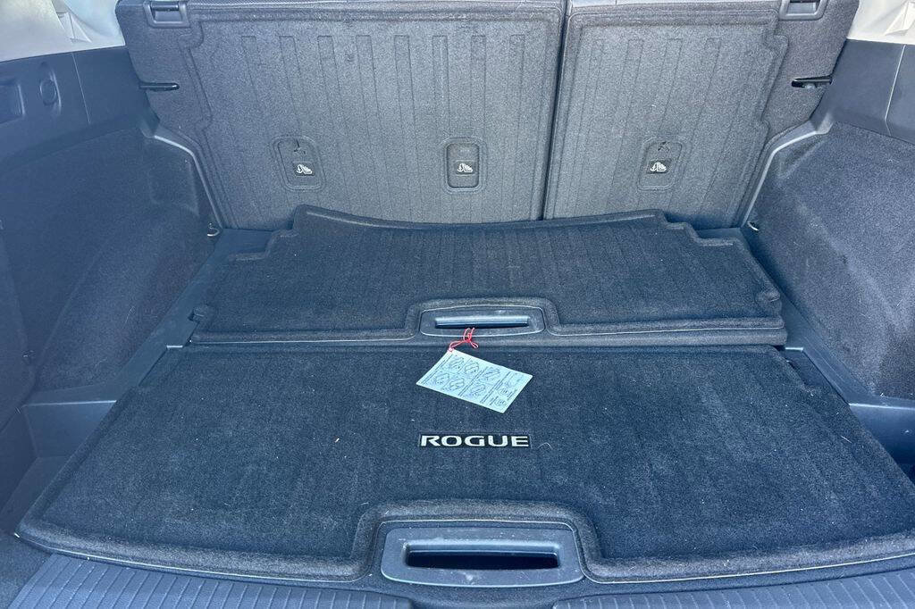 Used 2021 Nissan Rogue Platinum image 15