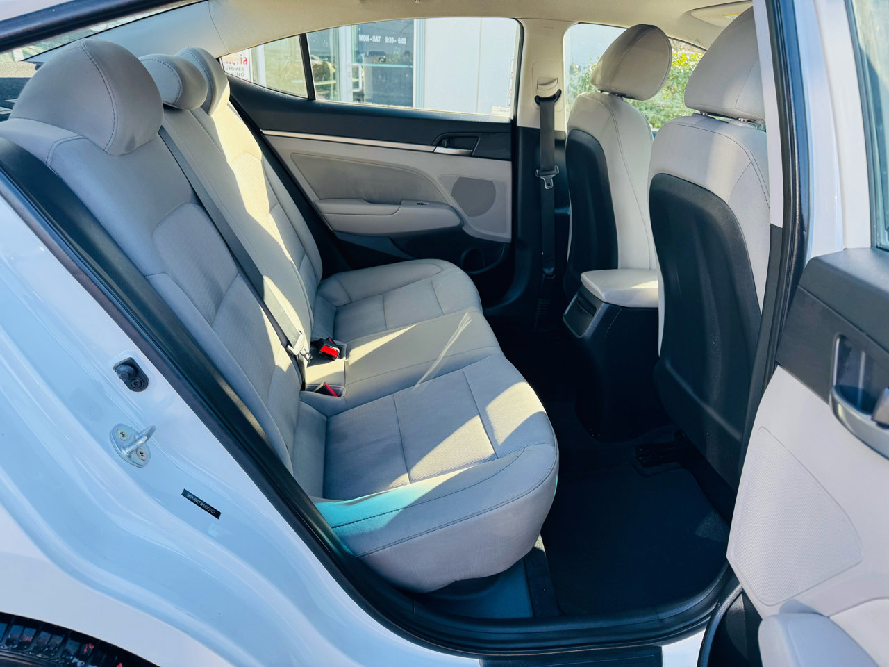 Used 2017 Hyundai Elantra SE image 19