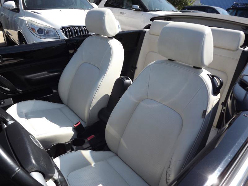 Used 2010 Volkswagen Beetle Convertible FWD image 28