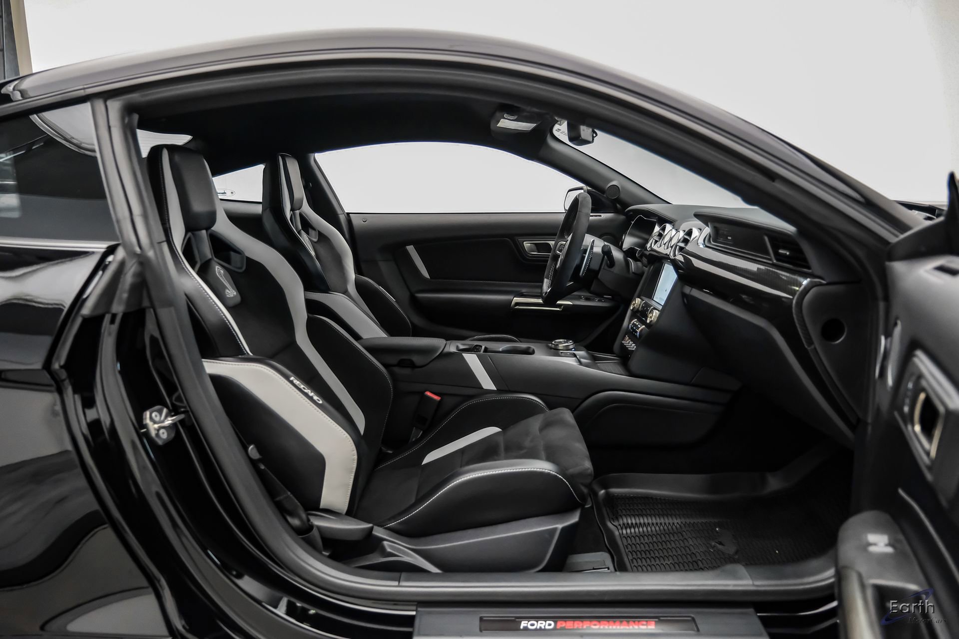 Used 2021 Ford Mustang Shelby GT500 w/ Carbon Fiber Track Pack RWD image 43