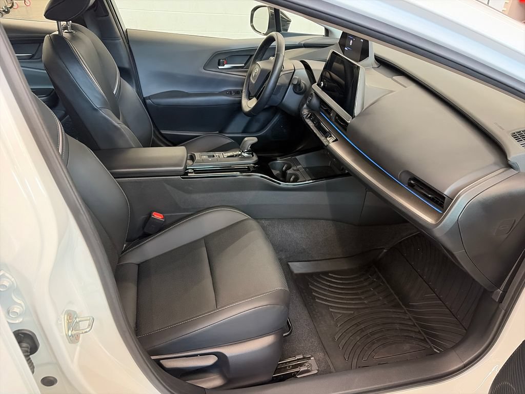 Used 2024 Toyota Prius XLE AWD/4WD image 11
