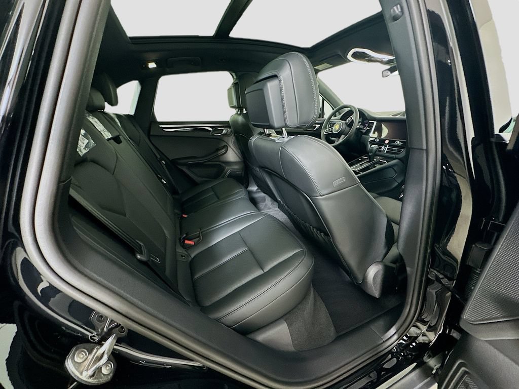 Certified 2026 Porsche Macan AWD/4WD image 29