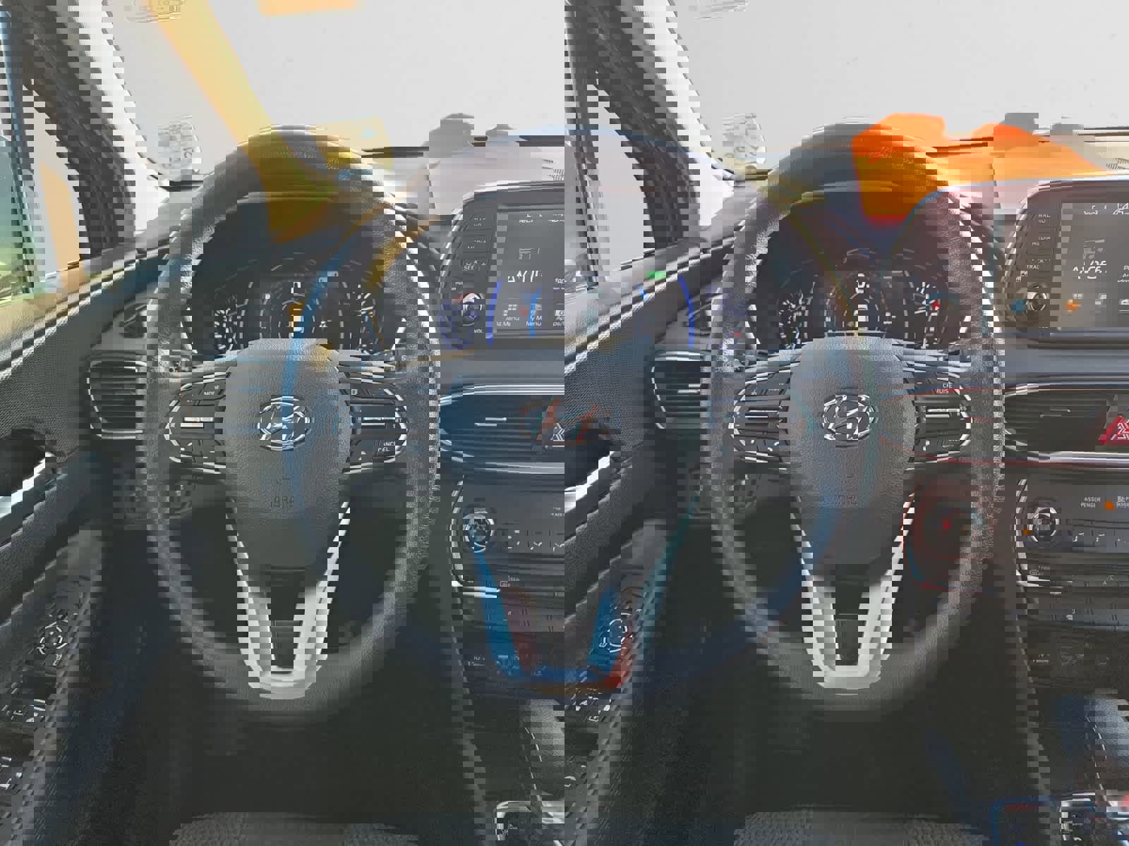 Used 2019 Hyundai Santa Fe SEL image 12