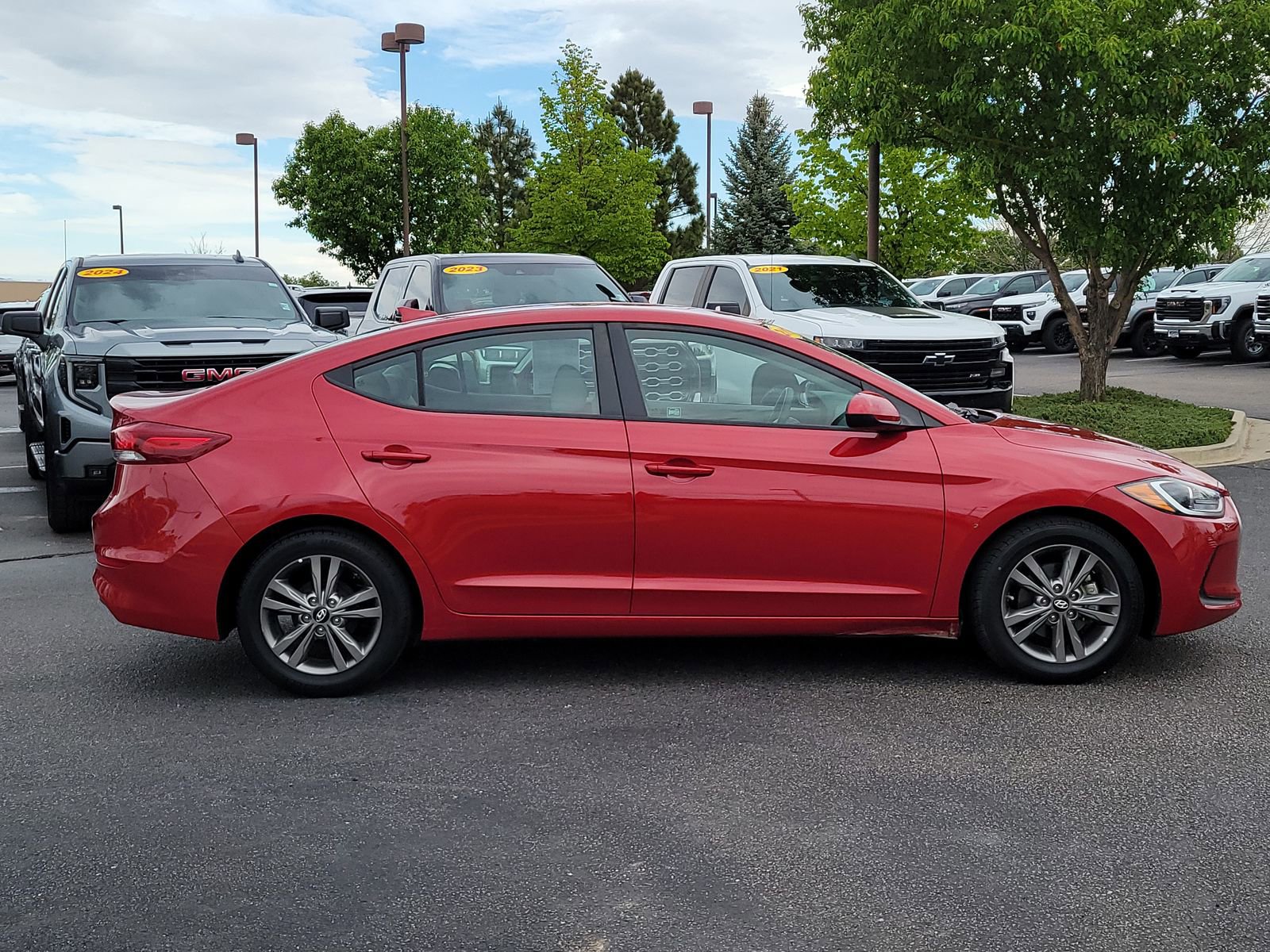 Used 2017 Hyundai Elantra SE FWD image 2