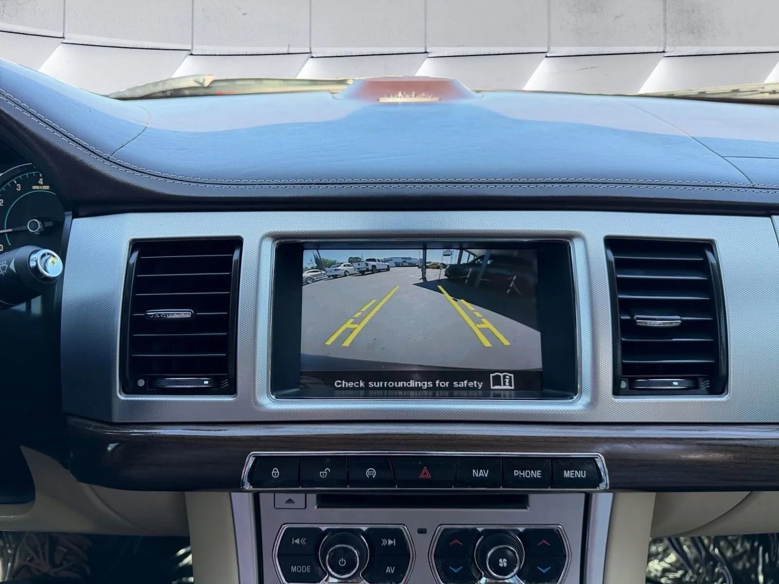 Used 2015 Jaguar XF Portfolio RWD image 12