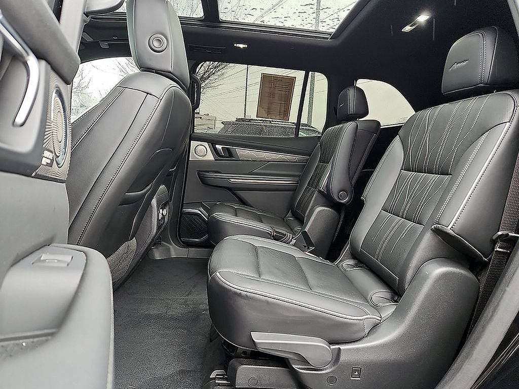 Used 2025 Buick Enclave Avenir w/ Trailering Package, 5000 lbs. AWD/4WD image 10