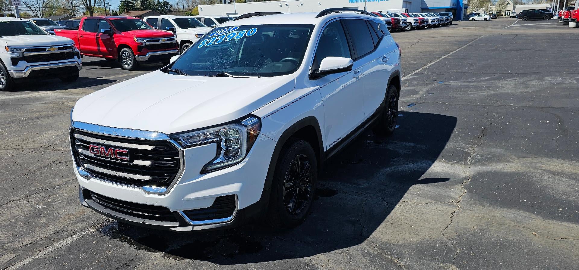 Certified 2023 GMC Terrain SLE w/ Driver Convenience Package AWD/4WD image 3