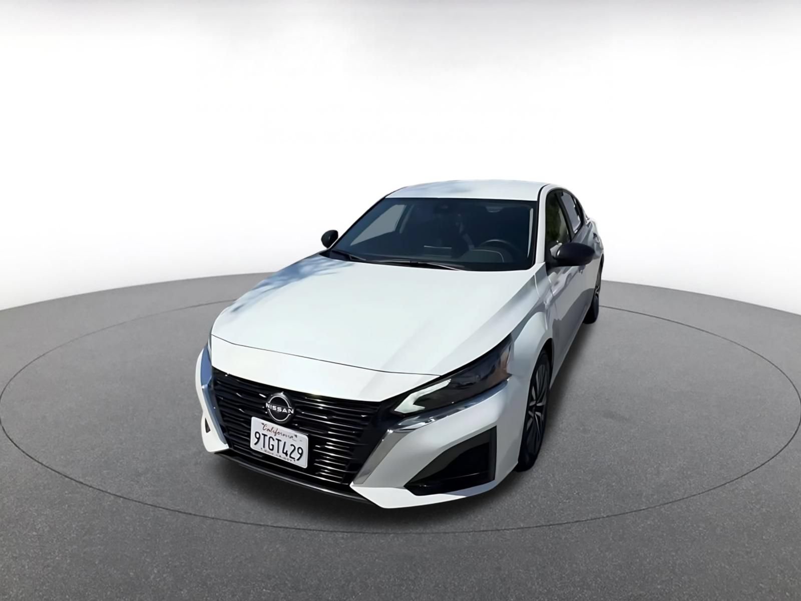 Used 2025 Nissan Altima 2.5 SV FWD image 6