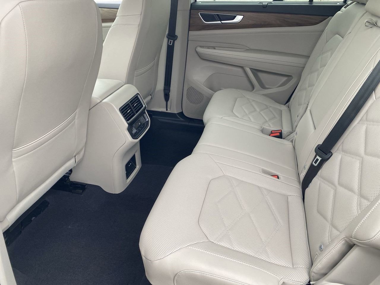 New 2026 Volkswagen Atlas SE image 13