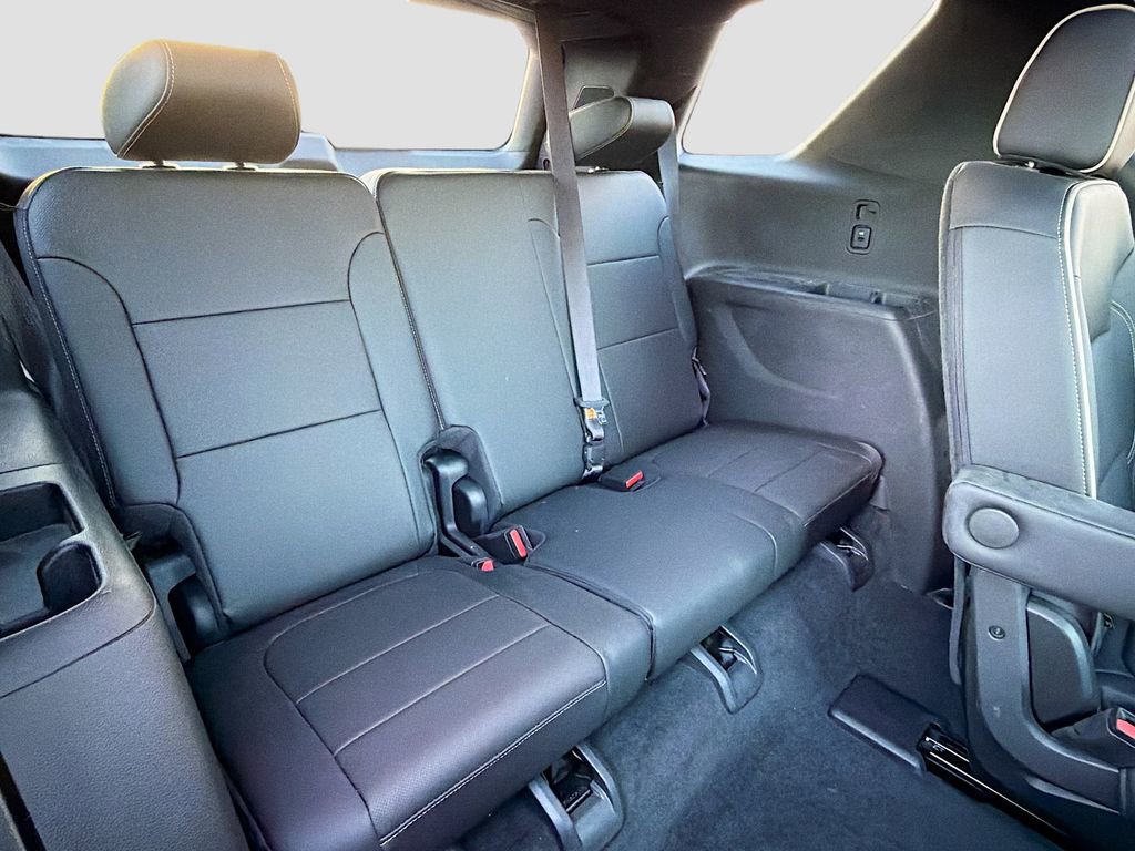 Used 2023 Chevrolet Traverse Premier w/ Redline Edition image 29
