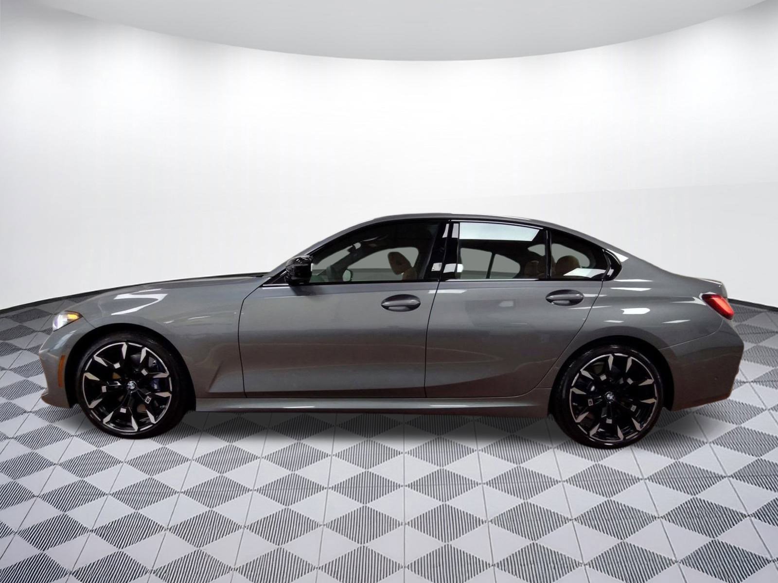 Used 2025 BMW 330i xDrive Sedan w/ M Sport Package image 2