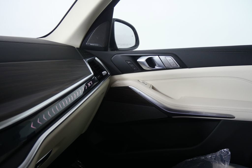 Used 2026 BMW X7 xDrive40i AWD/4WD image 26
