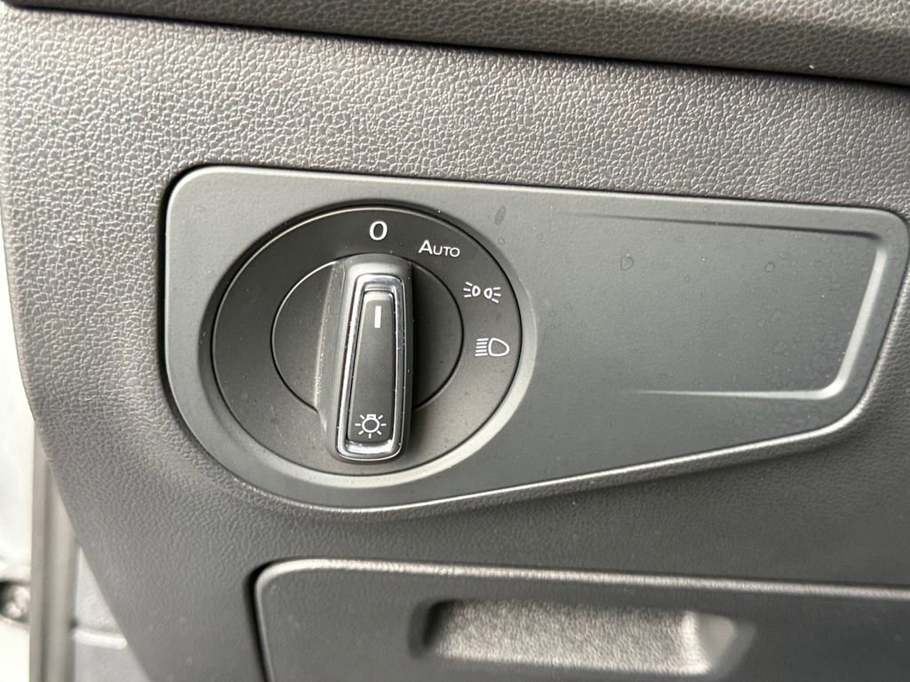 Used 2023 Volkswagen Tiguan SE R-Line FWD image 20