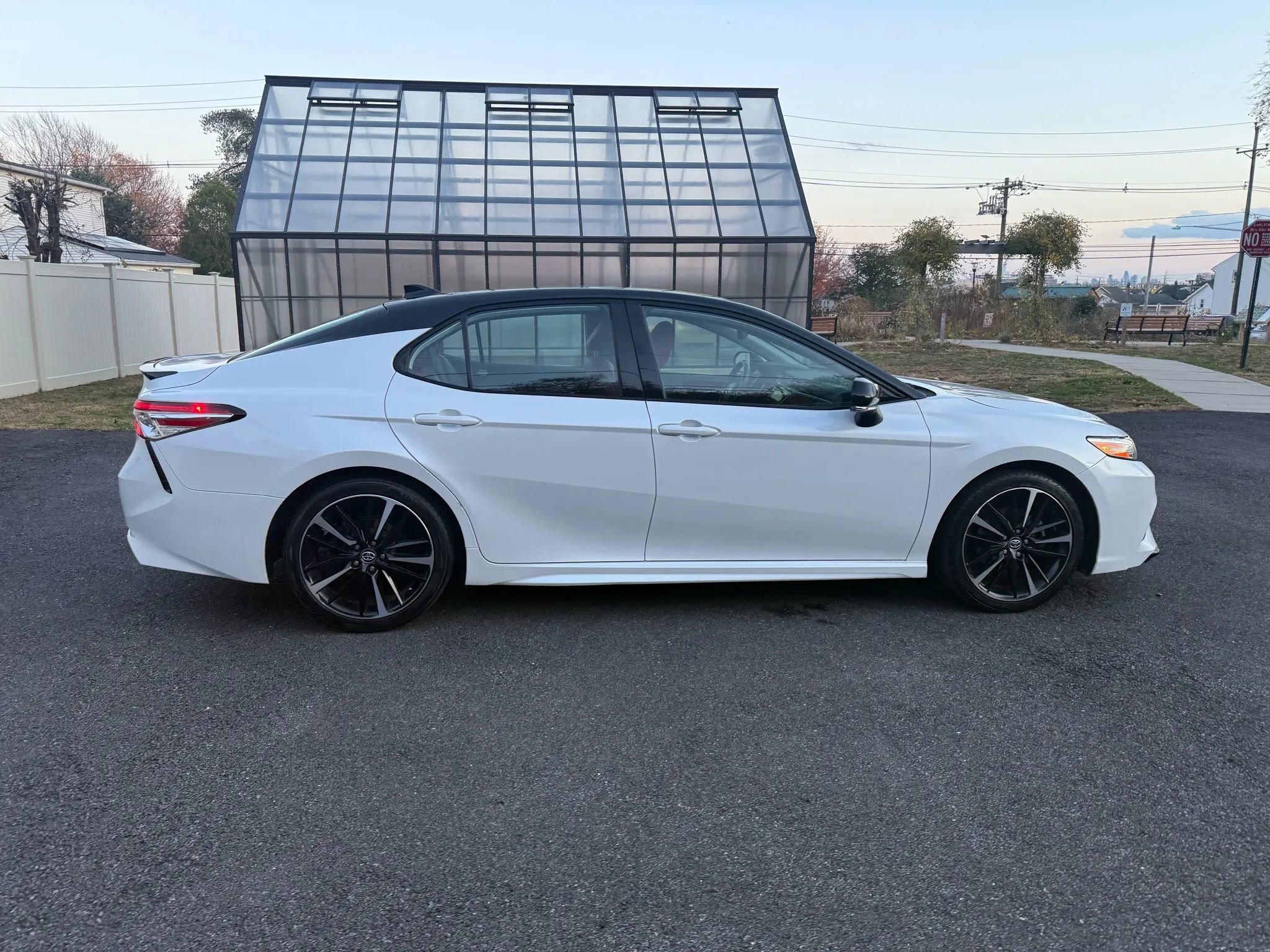 Used 2020 Toyota Camry XSE image 15