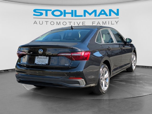Certified 2023 Volkswagen Jetta SE w/ Panoramic Sunroof Package FWD image 5