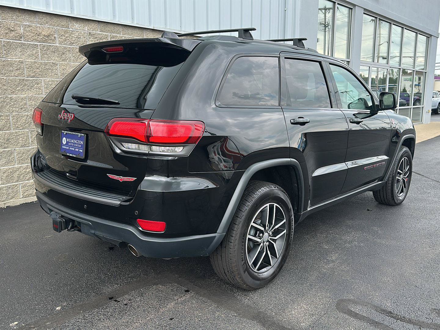 Used 2018 Jeep Grand Cherokee Trailhawk w/ Trailhawk Luxury Group AWD/4WD image 3