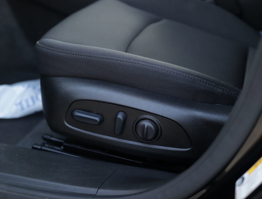 Used 2025 Chevrolet Malibu LT FWD image 19