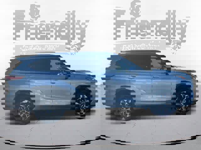 Used 2023 Toyota Highlander XLE image 4