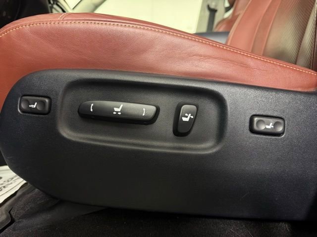 Used 2021 Lexus LX 570 4WD w/ 3rd Row & Luxury Pkg image 31