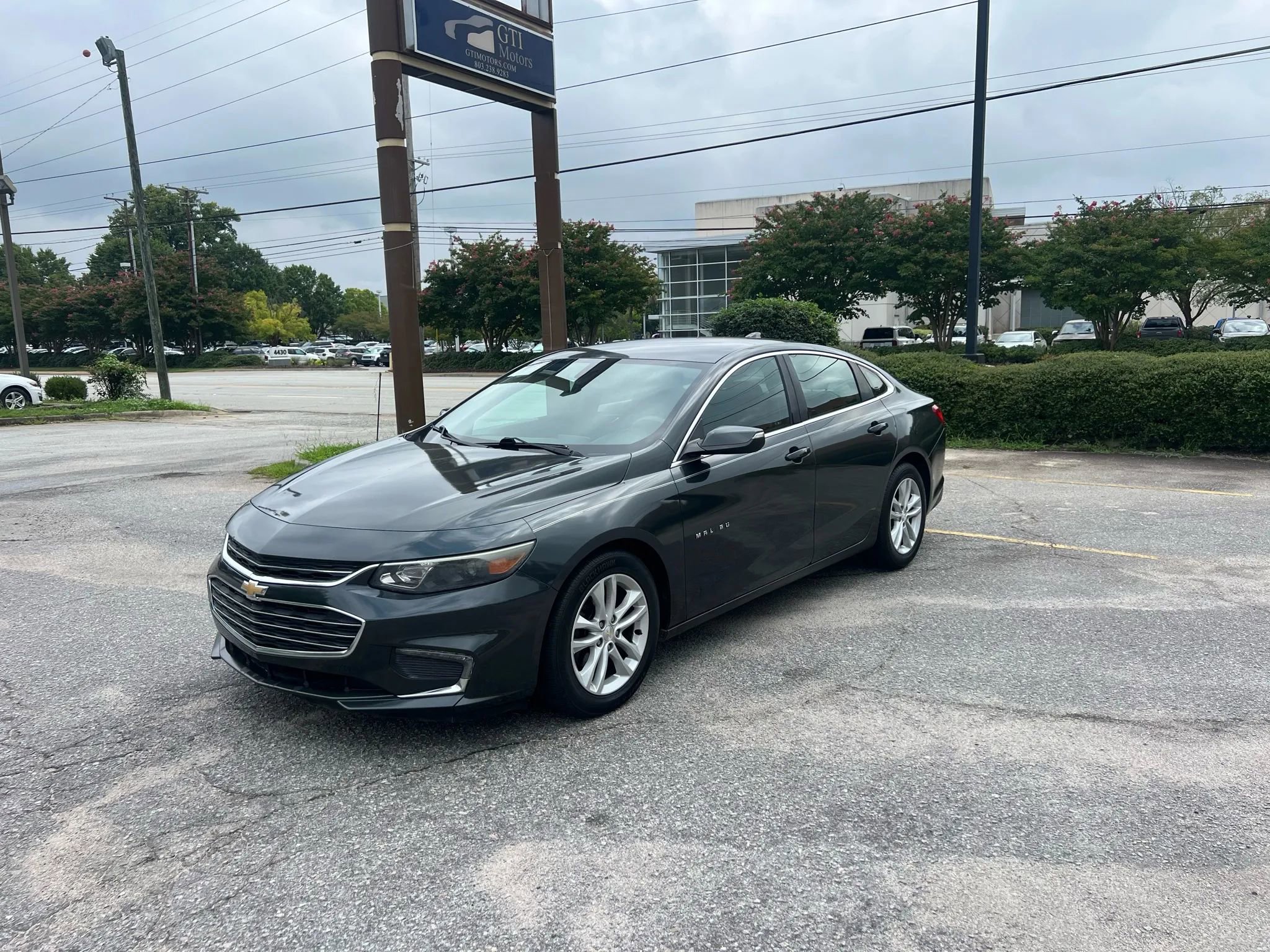 Used 2017 Chevrolet Malibu LT FWD image 1