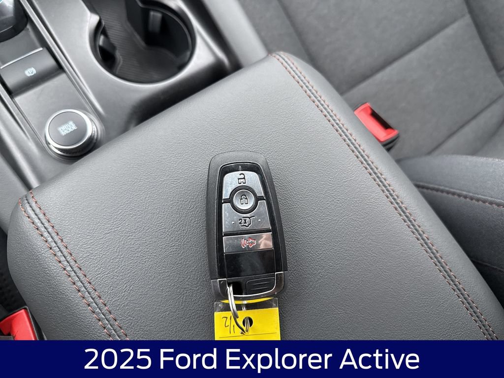 Used 2025 Ford Explorer Active image 28